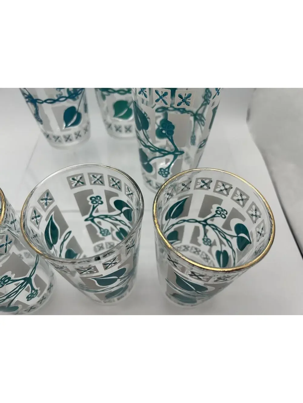 8 Hazel Atlas Green/White Ivy Tumblers with Carry Cage
